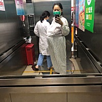 一心想剖腹产的我产检的时候医生说我骨盆窄 不适合顺产  后来找的专家  坚定我可以顺产  我也就没在反驳...