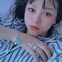疼了十几个小时 打了两袋子催产素打了无痛 最后宫口还是只开了一公分 最后决定剖腹产了 如果直接剖腹产...