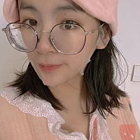 皮皮的第一个元宵节。哎哟。有阿姨在真好[爱心]。才不到10天的小不点，一晚上哼哼唧唧。不肯一个人睡。...
