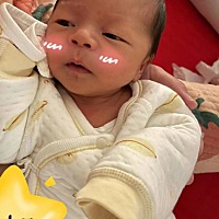 哎呀。真的算乖了。就是出生没有和我在一起，导致回家一直要用奶瓶。饿了急哭的时候还挺可怜[捂脸] 平时...