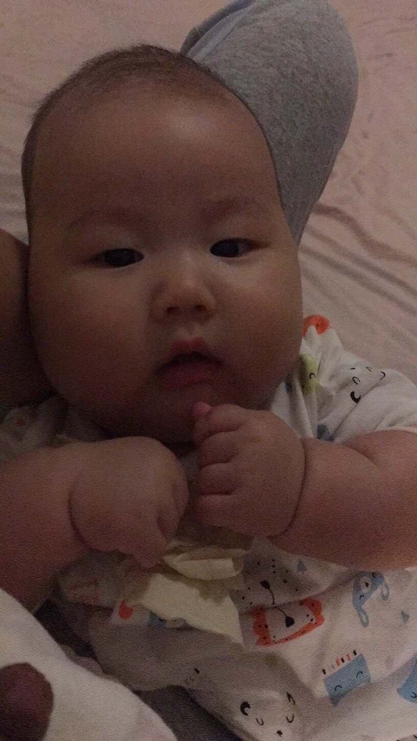 那是我的胳膊，不是藕哟，我萌不？