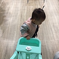 宝宝在我面前就没那么多事，咋一到婆婆面前就开始各种毛病，哎，是不是她奶奶给她惯的了
