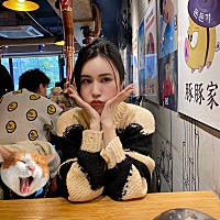 我觉得妇女是一个很伟大的名词，不管是已婚已育还是未婚的，女人的一生就是一场最美的旅行，祝天下所有...