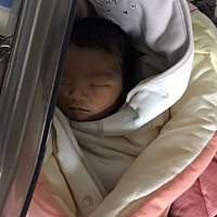 40周5天的晚上住院，准备去催产的，没想到40＋6的一大早就见红了，然后阵痛了一天一夜，终于在3.6日下午...