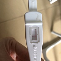 月经推迟7天，可是阴道有褐色，只有上大号才会流出来一点，平时不会，有这样过的宝妈顺利生下宝宝的嘛？...