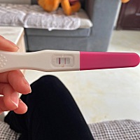 买了一个十块的  测的还挺明显的  医生说还是不能确定怀孕  只能等待观察