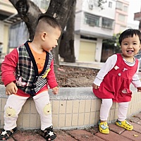 两个相差一个月03天的小孩，每次在一次都会忍不住拍照留念😜