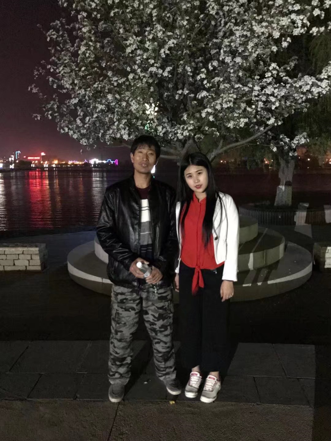 她妈和她姥爷