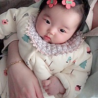一直纠结要不要给她剃胎发  今天搜索好多关于胎发的帖子 决定不剃了  再养段时间就可以扎小啾啾了🤩