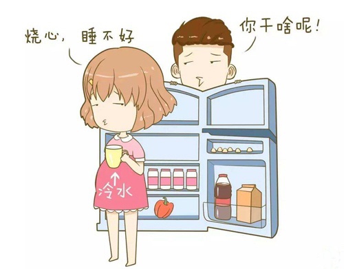 1、腹部受压增加
怀孕后，子宫压迫到腹腔，随着妊娠期月份增加，腹内压力升高，食管返流导致，卧位时横膈抬高，咳嗽、屏气用力排便时，腹内压升高，都可使胃内容物向食管返流增加，症状加重。
2、饮食方面导致
酸性食物和辛辣刺激性的食物也会使灼热感加剧，这类食物可刺激炎症的食管粘膜，饮食过量使胃内压升高，易诱发食管返流。肥腻饮食、巧克力、咖啡等食物都可降低食管下段平滑肌张力使食管返流加重。                                         3、雌激素刺激
由于妊娠中后期孕激素分泌增加，会影响食管蠕动，减缓食管返流胃内容物的清除，从而使返流性食管炎加重。