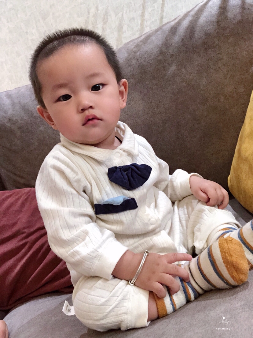 今天翻看怀孕管家 从前年怀孕到去年生产 整个孕期有辛苦也有快乐 现在宝宝快九个月了 虽然带孩子累 但是每天看见他的小模样心就化了  当妈了才知道为了孩子一切都值得 只要宝宝好就可以 宝宝最近解锁各种技能越来越可爱好玩了 每天听见他妈妈的哇哇的 累也值得 累并且快乐着 👶
