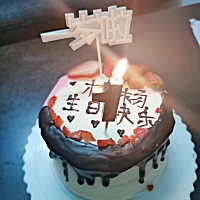 时间过得真快！           🍓 🥞=🍰 🕯=🎂           这个迷人的小可爱满1周岁啦
