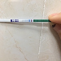 有会看的姐们吗？这是什么意思，颜色不深，但仔细看能看到