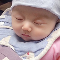今天你71天了，小可爱，时不时对妈妈笑，握着妈妈的手，静静的看着我，妈妈出去一会会，你哭个不停，看...