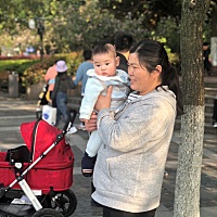 小宝的第一次出游，一游就游了三次。 小宝西湖游 小宝西湖游，爷爷抱抱 小宝西湖游 小宝西湖游—喂鸽子 ...