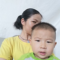 🐷没岀生前剪过一次头发 到现在快2岁了没剪过一次 早上八点多吃完早餐洗完头后 自己一个人推着车 带�...