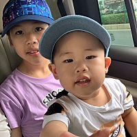 一岁11个月多，今年可以跟着大队去祭祖了，全程表现也很棒，没有哭闹，真棒👍