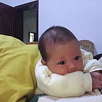开始长湿疹，肠胀气，越来越闹人，当妈真的不容易，又心疼又心累