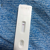 第一个是昨晚测的 第二个是刚刚测的 都有一条淡淡的灰印 姨妈还有四五天来 可丽蓝显示未怀孕
