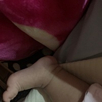小床。大床，摇篮，抱着都不睡，就算睡了也是一下子就醒，一直找吃的，吃了又吐奶，拉粑粑，然后又饿......