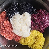 五色米饭广西独有的 虽然远嫁广东十几年 但也忘不了这味 今天我一个人的午饭就它了😍