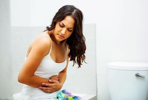 三、孕期难熬事之尿频
尿频真的是很不能忍的一个孕期症状，而且越往后尿频会越严重。白天在家的话也还好，多上几趟厕所也能接受了，到了晚上真的难以忍受。本来孕妇的睡眠就不是很好，好不容易睡着了却被尿憋醒了。不管你有多困都得起来上厕所，回来之后就又睡不着了，真的分分钟想要发狂。