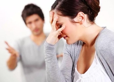 四、孕期难熬事之睡不好
孕期真的是因为各种疼痛难受让你睡不着，好不容易睡着了又容易被尿憋醒，一个晚上上好几次厕所，每次又只尿出一点点。睡前都卡着自己不去喝水了，结果还是频繁起夜。从来不长黑眼圈的自己，在怀孕期间成功长了黑眼圈。真的是太悲催了！
不得不说，孕期真的是很考验每一个孕妈妈，要承受身体上的变化跟疼痛不适。孕妈妈在孕期也要多多休息，保证充足的睡眠，杜绝不良习惯，舒适度过孕期生活！