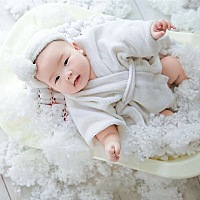宝宝百日照，无论看多少次都喜欢😍 发在胖友圈里，朋友们都在夸。