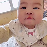 宝妈们帮忙看一下，最近这几天一直这样咬下嘴唇，也不知道是什么原因，有知道的呢