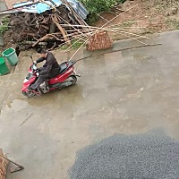 没想到我也会有这一天    我在家里，他出去外面打工。没有分开过13年长的在一起    感觉有点不习惯呢，...