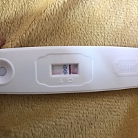 昨天早孕试纸一深一浅。今天凌晨4点多测的 下午1点多才有一点印子 这个算么。月经已经推迟2了。宝宝们帮...
