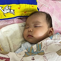 我宝满3个月啦！ 前两天开始睡整觉了，晚上9点睡到早上七八点，简直睡神，好省心❤就是我胀奶不舒服🤣