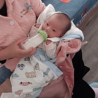 从早上八点到晚上快十点半了 睡了不到两个小时 放床上一会就哭 还要抱着 睡着了放床上不到十分钟就醒了 ...