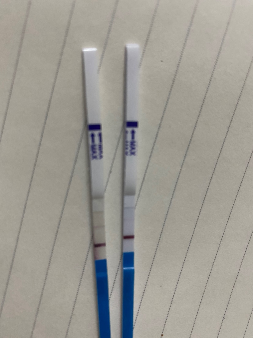 今天早上起来有点干呕，上气不接下气，就测了一下，一个早上起来测的，一个晚上下班回来测的，上个月17号来的大姨妈，还有点懵吧