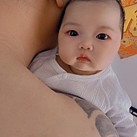 我宝一个半月啦  哥哥也慢慢的习惯有妹妹的日子 对妹妹的照顾也是比爸爸妈妈多 对妹妹的溺爱也是无法言...