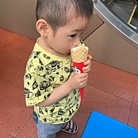 孩子一岁半了，大姑总是塞零食给孩子吃，偷偷给，说了好多次不能吃，吃了太上火拉臭臭不好，孩子已经出...