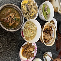 每天辛辛苦苦的煮饭，可是儿子总是不怎么吃，鱼也不吃、肉也不吃，就拆包梅菜花生吃！头痛得要命！真烦...