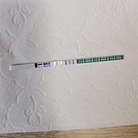 请问我这是怀了吗？大姨妈推迟了一个星期都还没来，胸也在两个星期前开始痛，一个星期前小腹偶尔有些痛...