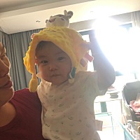 心里一直有个生小姑娘的梦。看我们像小姑娘不？！嘿嘿。图六的小姑娘是我学生，是一位漂亮的小姐姐，平...