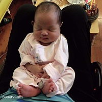 新生儿的睡眠 新生儿的一天大部分时间都是在睡眠中度过，每天可长达20小时左右。新生儿的初期睡眠时间相...