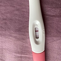 这属于怀孕了吗 大姨妈还有三天才来。如果现在去医院看可以检查出来吗？差不多每天肚子都有一点点疼