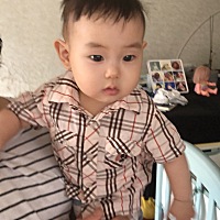 妈妈和奶奶最喜欢逛街，小时候哥哥也是被他们这样带来带去，现在轮到我了。她们还喜欢玩真人玩具。😁...