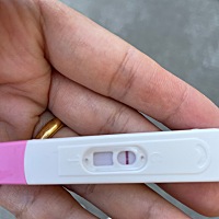 胸疼，大姨妈还有5天左右，用了验孕棒，又没显示，这是要来大姨妈，还是怀孕啊！！