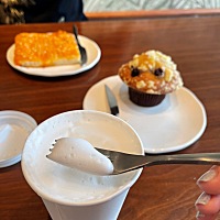 day17 芬吗通1片 3/4优甲乐 今天早起去医院抽血 检查甲功 日常星爸爸的早餐 好喜欢蓝莓麦芬 我可真是个...