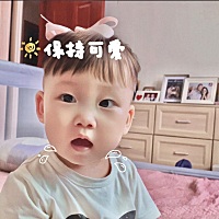 我的宝宝马上周岁了，头发也是稀稀拉拉的，妈妈成功通过某图秀秀给你安排了假发，果然有点头发看着没那...
