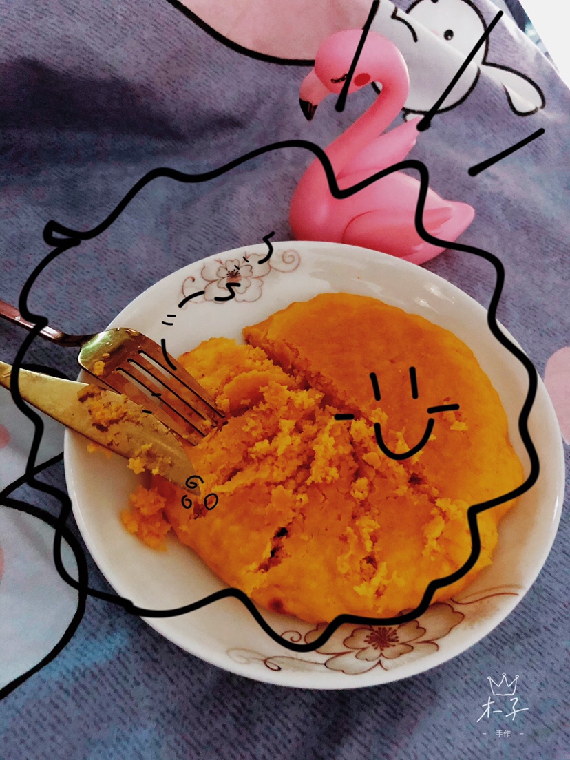 我自己做的玉米饼，很适合宝宝午觉起来加餐，味道不错，只是被我切的有点丑陋了。