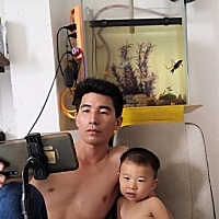 越长大是不是越像爸爸多点呢？？？