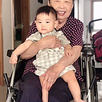 九个月的宝宝回家看太太。太太乐开了花。愿我的外婆健康长寿。