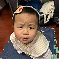 一岁九个月了，还喜欢流口水，每天带个口水巾，又难看又热又不舒服，不带整个衣服前面全是湿的😪