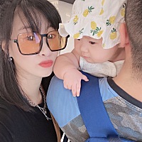 一家三口的瞬间 自己在家带娃马上五个月了。酸甜苦辣咸样样都有。每天除了和乖宝宝一起起床 洗刷 聊天 ...